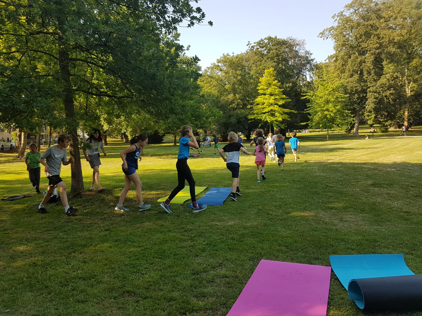 Training im Park mit den Kindern